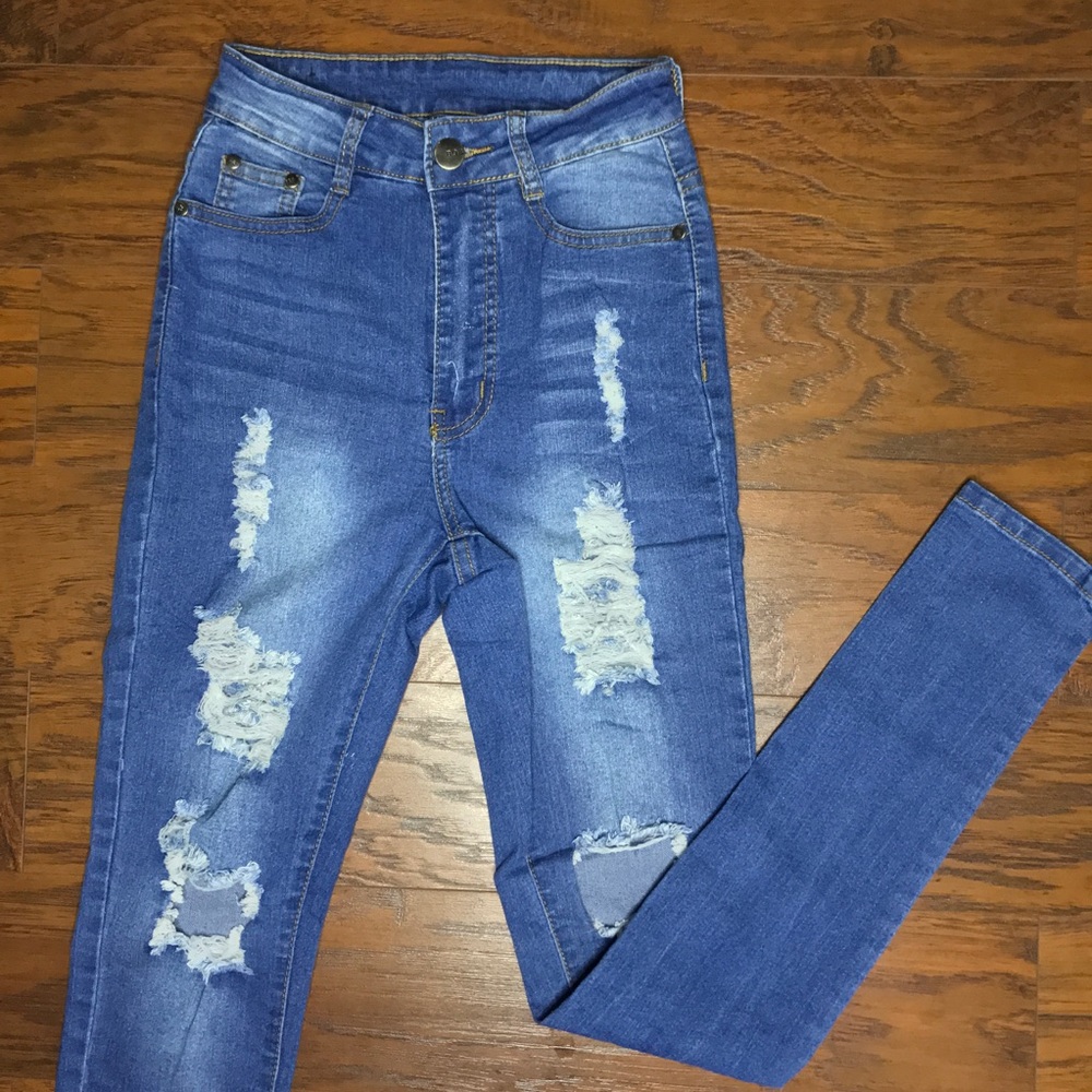 High Waiste Ripped Jeans